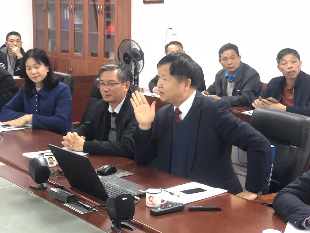 3到訪名校長(zhǎng)、專家黃新古校長(zhǎng)（前排右一）、于偉就校長(zhǎng)（左一）.jpg